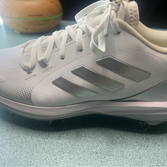 Adidas WOMENS Silver and White Softball Cleats - Picture 7 of 9